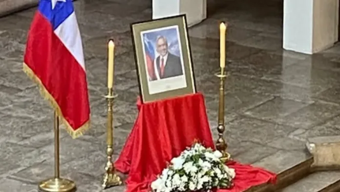 Emotiva ceremonia en honor al expresidente Piñera: su legado inspira al país. Emotiva ceremonia en honor al expresidente Piñera: su legado inspira al país.