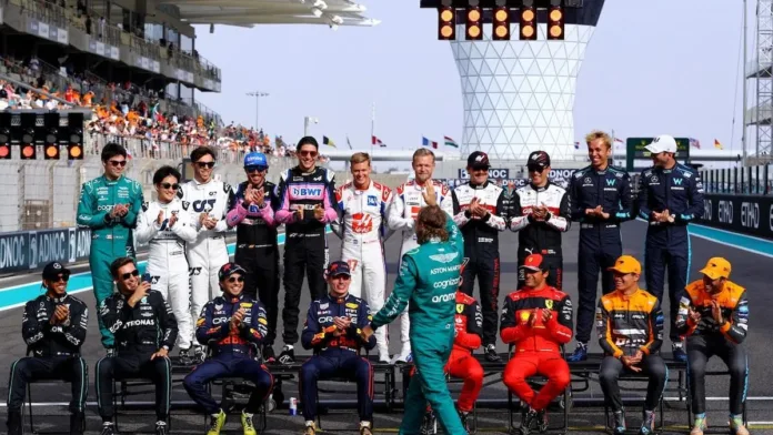 Un ex campeón de F1 busca regresar como piloto titular en dos escuderías. Un ex campeón de F1 busca regresar como piloto titular en dos escuderías.
