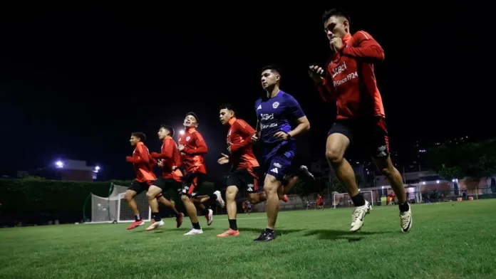 La Roja Sub 20 se prepara para su crucial debut en el Sudamericano ante Argentina. La Roja Sub 20 se prepara para su crucial debut en el Sudamericano ante Argentina.