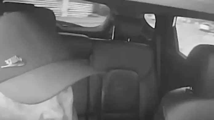 Conductor apuñalado por jóvenes en La Serena: un ataque brutal y sorpresivo. Conductor apuñalado por jóvenes en La Serena: un ataque brutal y sorpresivo.