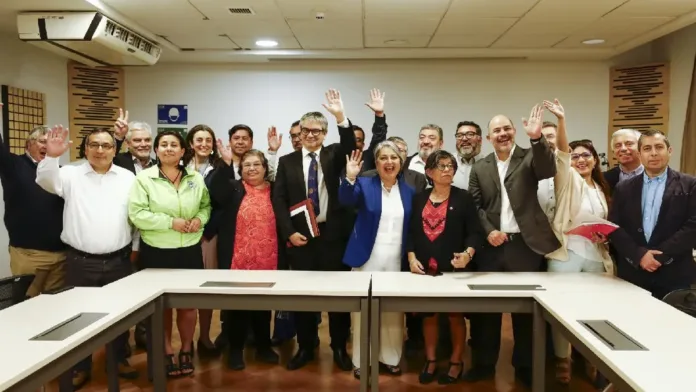Gobierno ajusta el sueldo mínimo a $510 mil y establece nuevos tramos de asignación familiar. Gobierno ajusta el sueldo mínimo a $510 mil y establece nuevos tramos de asignación familiar.