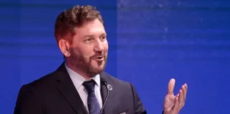 Domínguez reflexiona sobre la vida tras disculparse por no asistir al funeral.