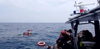 Rescate de 42 turistas tras naufragio en Colombia