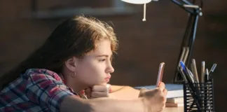 Las redes sociales: un imán para los jóvenes en crisis emocional.