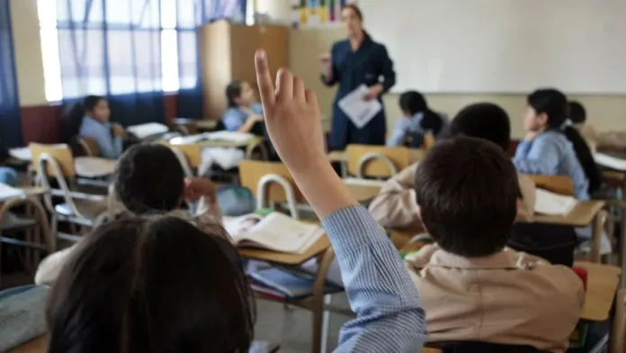 Bono por Deber Asistencia Escolar: Apoyo vital para familias vulnerables en Chile. Bono por Deber Asistencia Escolar: Apoyo vital para familias vulnerables en Chile.