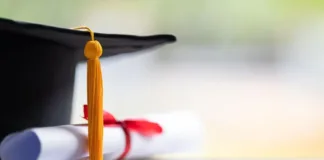 Estudiantes de Cuarto Medio recibirán bono sin postulación: requisitos y beneficios.