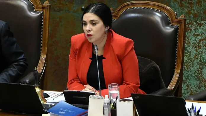 Este martes se vota la censura contra Karol Cariola en la Cámara de Diputados. Este martes se vota la censura contra Karol Cariola en la Cámara de Diputados.