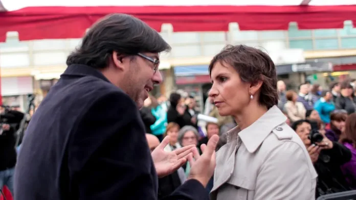 Tensión en la primaria oficialista: Tohá y Jadue en el centro de la controversia. Tensión en la primaria oficialista: Tohá y Jadue en el centro de la controversia.