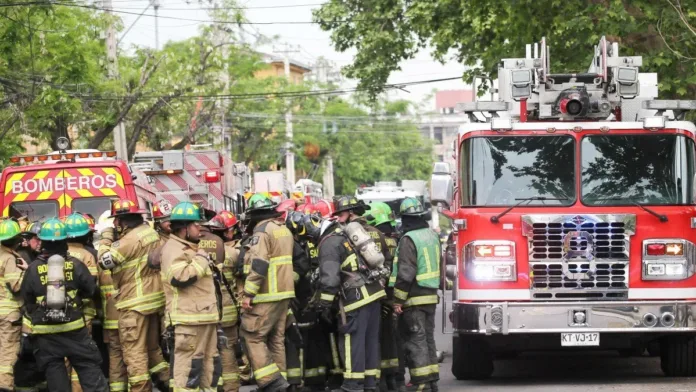 Evacuación en Ñuñoa tras derrame químico en colegio; alumnos a salvo. Evacuación en Ñuñoa tras derrame químico en colegio; alumnos a salvo.