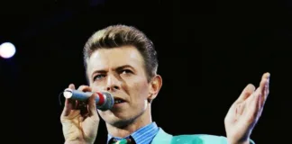 Explorando la fusión del arte visual y la música en el legado de David Bowie.