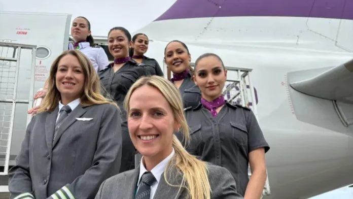 SKY celebra el Día Internacional de la Mujer con un vuelo 100% tripulado por mujeres. SKY celebra el Día Internacional de la Mujer con un vuelo 100% tripulado por mujeres.