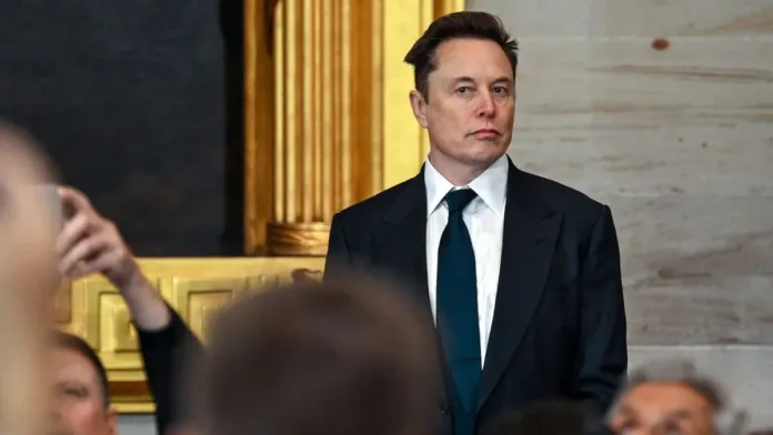 Elon Musk propone jornadas laborales de 120 horas semanales en su última declaración. Elon Musk propone jornadas laborales de 120 horas semanales en su última declaración.
