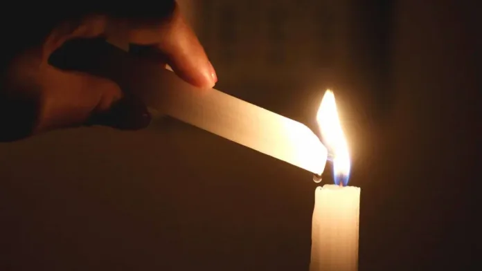 Cortes de luz de hasta 7 horas afectarán a cuatro comunas de la Región Metropolitana. Cortes de luz de hasta 7 horas afectarán a cuatro comunas de la Región Metropolitana.