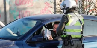 Multas por estacionar frente a garajes: sanciones superiores a $100 mil en 2025.