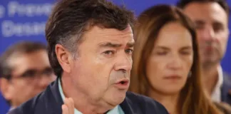 Valenzuela reconoce su error tras criticar a municipios por su queja constante.