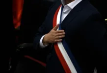 Líderes de partidos se reúnen para definir estrategias electorales 2025.
