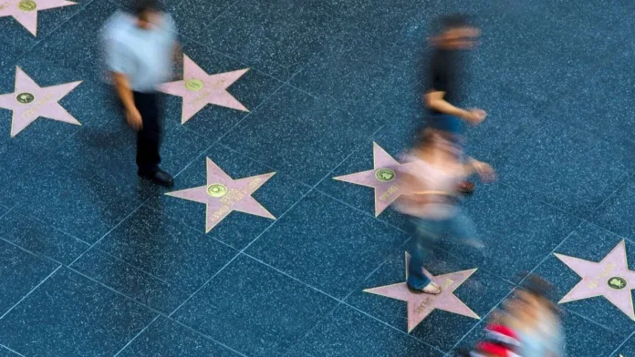 La actriz de "Rápidos y Furiosos" recibe su estrella en el Paseo de la Fama La actriz de "Rápidos y Furiosos" recibe su estrella en el Paseo de la Fama