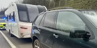 El niño de 12 años más buscado de Inglaterra escapa tras robar un BMW y una casa rodante.