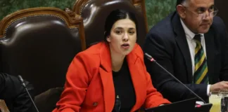 Karol Cariola renuncia a la presidencia de la Cámara buscando tranquilidad y enfoque.