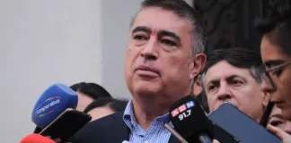El alcalde Mario Desbordes denuncia a Irací Hassler y Karol Cariola por tráfico de influencias.