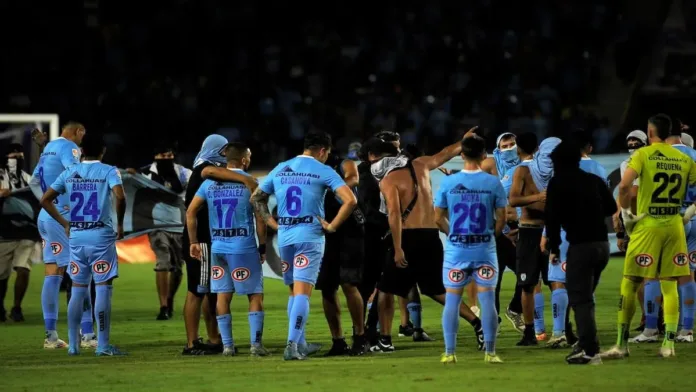 Ejecutivo urge reforma de SADP tras aumento de violencia en el fútbol chileno. Ejecutivo urge reforma de SADP tras aumento de violencia en el fútbol chileno.