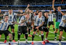El jugador de la Selección Argentina brilla en el campo y en su rol de papá.