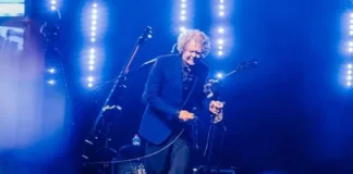 El vocalista de Simply Red sorprende en su debut en Santiago