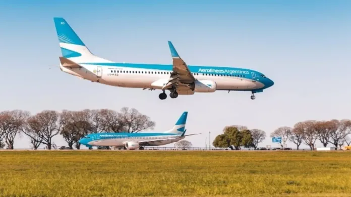 Posible paro en Aerolíneas Argentinas: impacto en vuelos antes de Semana Santa. Posible paro en Aerolíneas Argentinas: impacto en vuelos antes de Semana Santa.