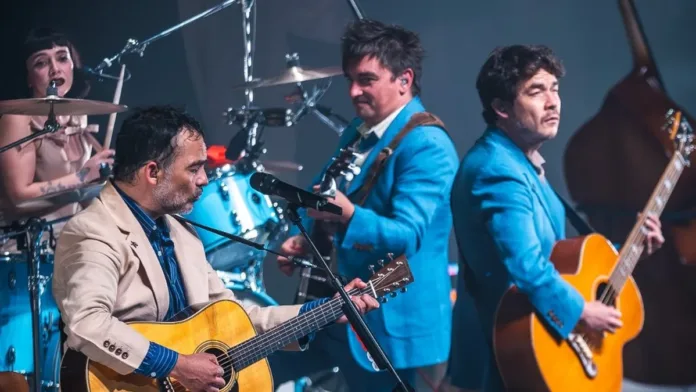 Los Bunkers cancelan concierto en México por problemas de salud. Los Bunkers cancelan concierto en México por problemas de salud.