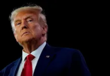 El nuevo arancel universal del 10% de Trump impacta el comercio global.