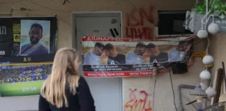 Hamás presenta a dos rehenes israelíes en Gaza