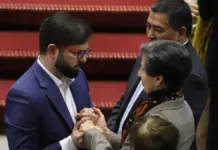 Presidente Boric expresa su apoyo a Isabel Allende en tiempos difíciles.