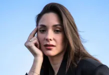 Kel Calderón sufre una caída impactante que desata comentarios sobre el karma.