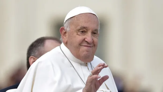 Impactantes imágenes muestran el deterioro del estado de salud del Papa Francisco. Impactantes imágenes muestran el deterioro del estado de salud del Papa Francisco.
