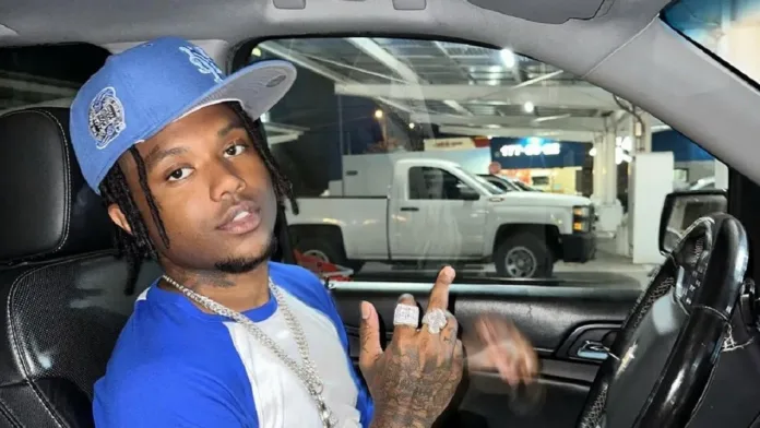 Polimá Westcoast se lesiona tras caída en concierto: ¿culpa de un fanático? Polimá Westcoast se lesiona tras caída en concierto: ¿culpa de un fanático?