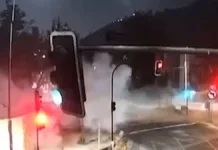 Impactante accidente: vehículo vuela desde túnel y choca contra casa en Providencia.