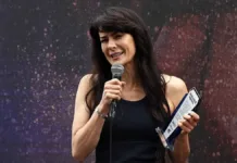 Tonka Tomicic enfrenta un futuro laboral incierto tras su debut en la radio.
